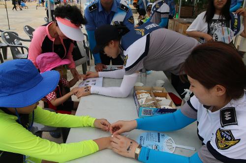 속초해수욕장, 여름철 물놀이 안전홍보부스 운영 3