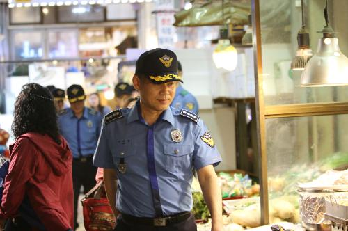 속초해경 추석 명절 맞이 전통시장 찾아 5