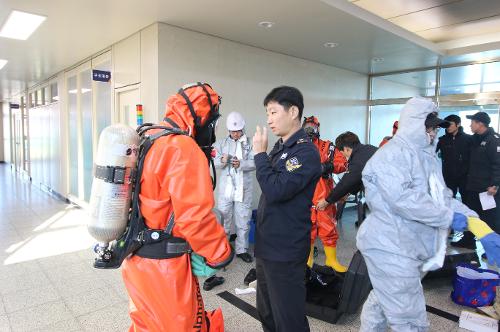 속초해경, 해상화학사고 대응 합동훈련 실시 1