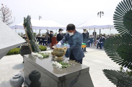 속초해경 제65회 현충일 추념식, 생활속 거리두기로 차분히 진행 7