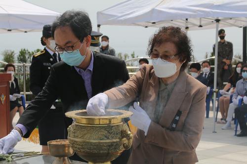 속초해경 제65회 현충일 추념식, 생활속 거리두기로 차분히 진행 5