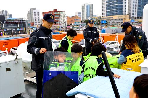나야 경비함정... 속초해경, 경비함정 공개행사(근데 이제 60명을 곁들인..) 사진4