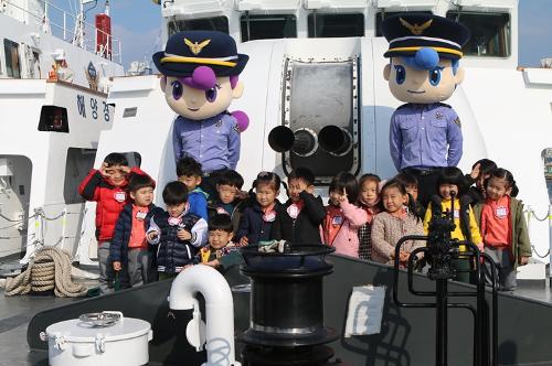 속초유치원 해양경찰서 경비함정 견학~ 6