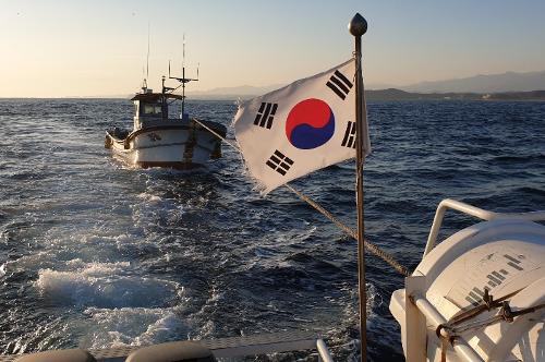 대포 인근 해상서 어선 스크루 로프 감겨 멈춰  예인 구조 1