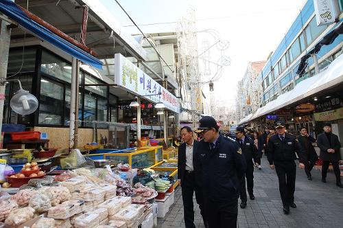 속초해양경찰서 설 명절 맞아 전통시장을 방문하였습니다. 2