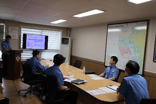 250515 태안해경서장, 대산VTS 업무현황 청취 사진6