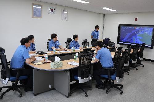250515 태안해경서장, 대산VTS 업무현황 청취 사진3