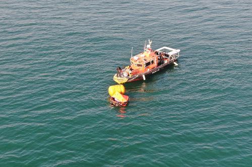 251030 태안해경, 충남 태안 목개도 인근 침몰선박 긴급 방제작업 8