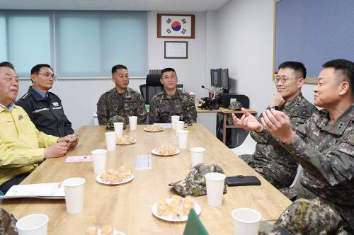 251111 '105밀입국 완전작전' 제8해감대대 격려방문 4