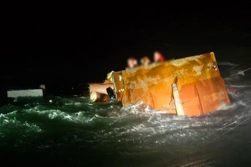 251204 충남 태안군 천리포 해역 전복선박 구조 5