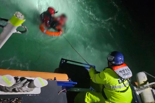 251204 충남 태안군 천리포 해역 전복선박 구조 3