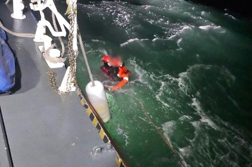 251204 충남 태안군 천리포 해역 전복선박 구조 4