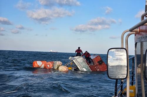 251204 충남 태안군 천리포 해역 전복선박 구조 7