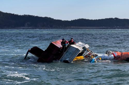 251204 충남 태안군 천리포 해역 전복선박 구조 1