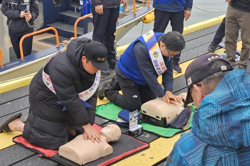 (250407)통영해경, 퇴직 선배들과 함께 안전한 바다 지킨다!(보도자료)001 사진4