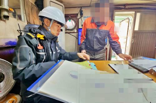 (250409)통영해경, 기름 공수급 선박 및 기름저장시설 현장 안전점검 실시 사진1