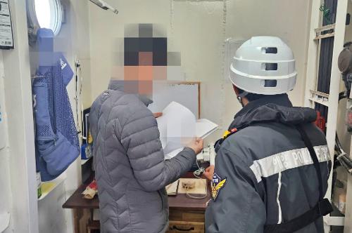 (250409)통영해경, 기름 공수급 선박 및 기름저장시설 현장 안전점검 실시 사진2