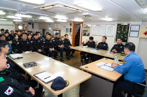 (250430)통영해경서장, 경비함정 현장점검 및 소통 간담회 가져 사진2