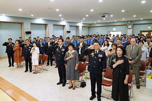 (250630)통영해경, ‘선배님 수고하셨습니다’ 마지막 퇴근길 배웅 사진2