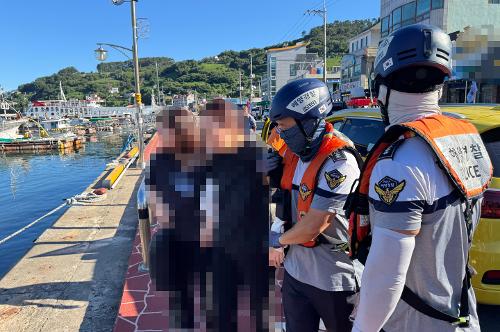 (250818)통영해경, 욕지도 응급환자 잇따라 구조 사진1