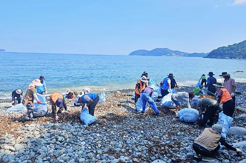 (250905)통영해경, 제25회 국제연안정화의 날 기념 민·관 합동 해안정화활동 전개 사진3
