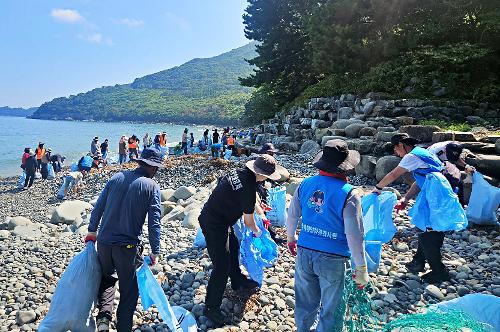 (250905)통영해경, 제25회 국제연안정화의 날 기념 민·관 합동 해안정화활동 전개 사진2
