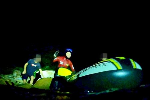 (250910)통영해경, 섬 고립자 연이어 구조 사진2