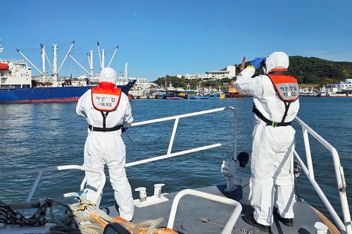 (251111)통영해경,유해화학물질 유출사고 대응 ‘실전 리허설’ 2