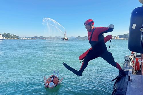 (251111)통영해경,유해화학물질 유출사고 대응 ‘실전 리허설’ 3