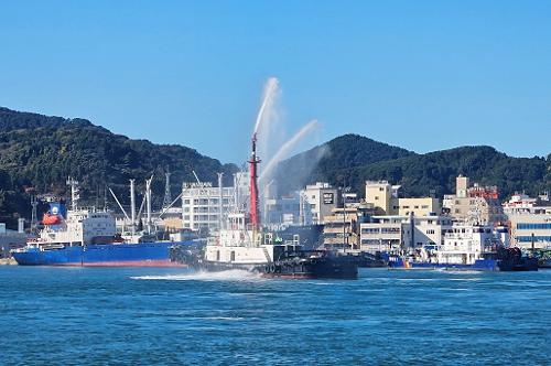 (251111)통영해경,유해화학물질 유출사고 대응 ‘실전 리허설’ 4