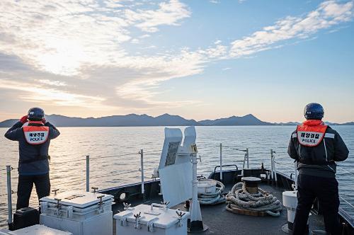 (251113)통영해경, 통영시 수월항 인근 해상 실종자 수색 나서 2