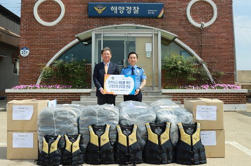 울진해양경찰서-한울원자력본부 자율대여함 구명조끼 전달식 개최 사진2