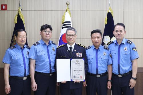 (7.14.) 2025년 상반기 모범공무원 수여 사진 사진4