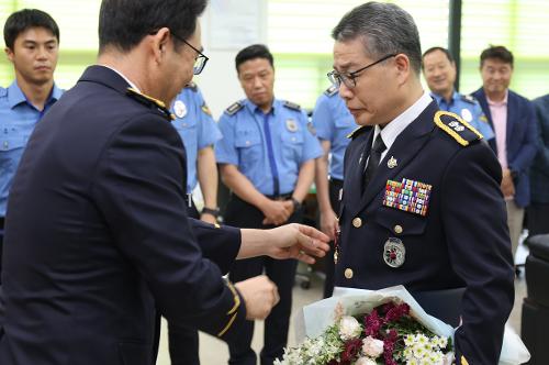 (7.14.) 2025년 상반기 모범공무원 수여 사진 사진5