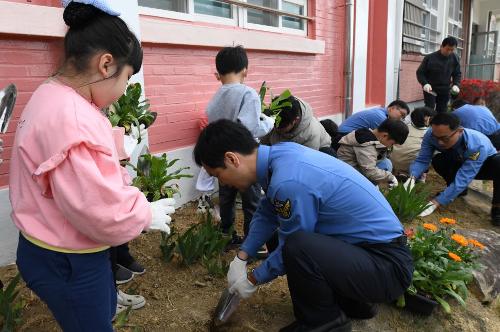 완도해경, 꿈나무와 함께 GREEN 식목일 행사 개최 사진2