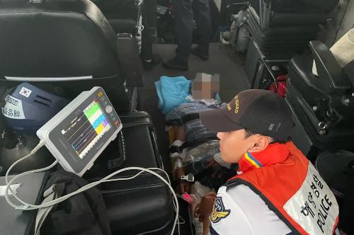 완도해경, 열사병으로 쓰러진 도서민 긴급 이송 사진1