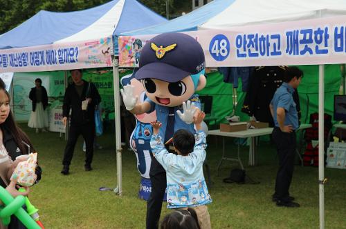 250503-우리 아이 바다 안전 첫걸음... 광양시 어린이날 기념 행사 홍보 부스 운영 사진5