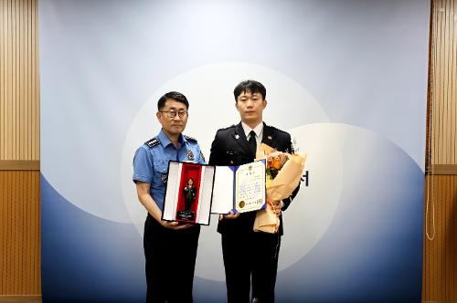 250804-25년 상반기 올해의 「BEST 수사관」 기념패(표창) 수여 사진1