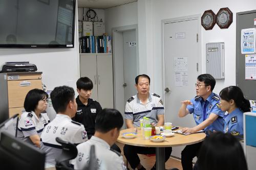 250918-김기용 여수해경서장 추석연휴 대비 광양파출소 및 거문파출소 점검 실시 2