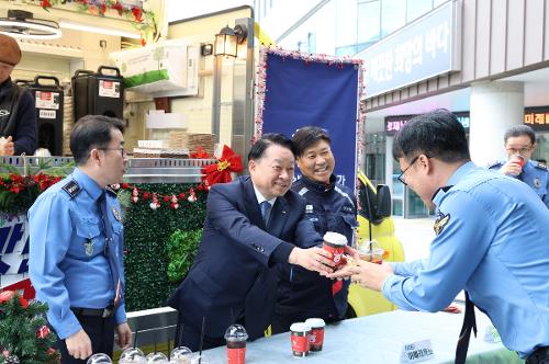 251223-해양재난구조대의 날 1주년, 커피트럭으로 전해진 감사의 마음